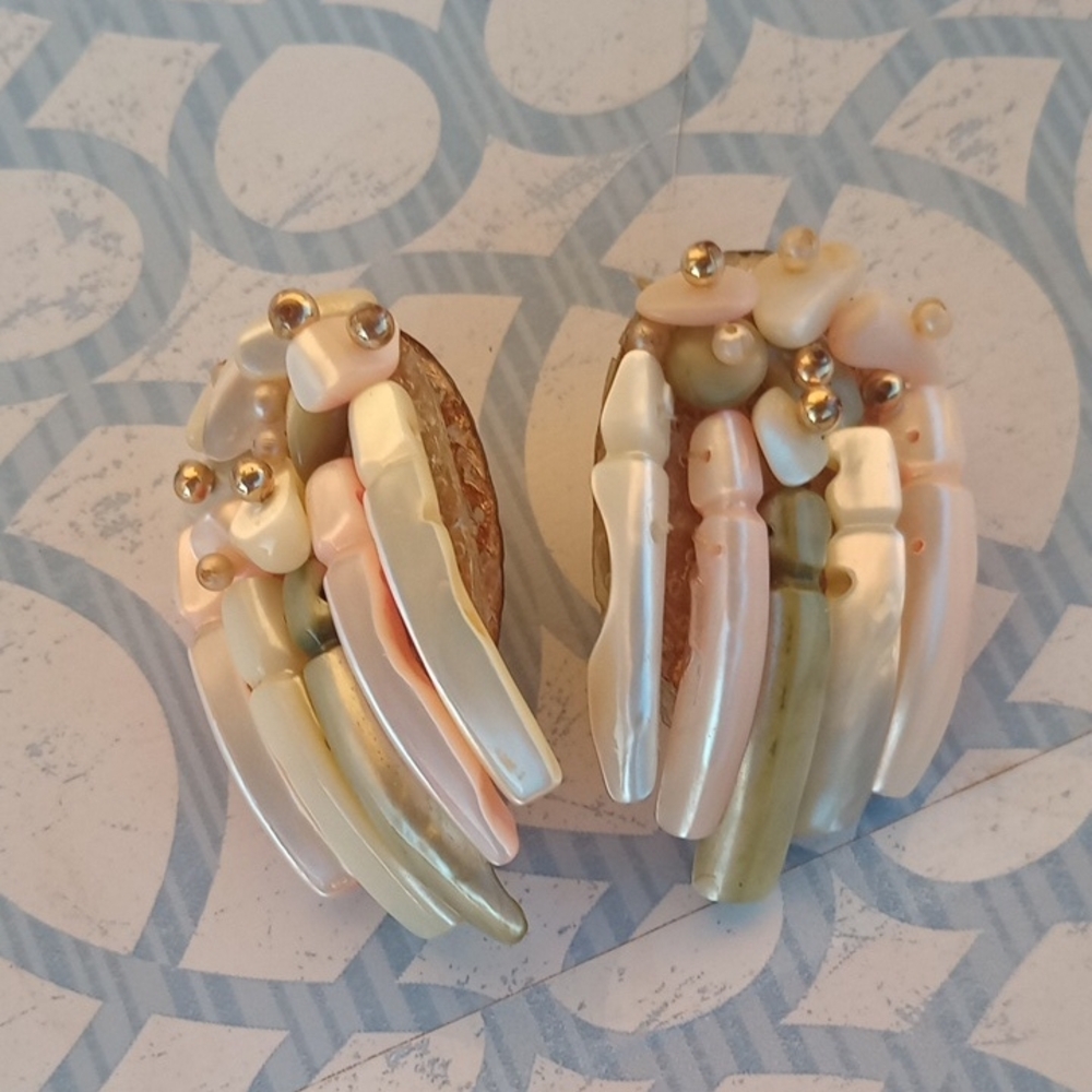 🌸 Vintage Pastel Beaded Clip‑On Earrings – Retro Cluster Statement Jewelry